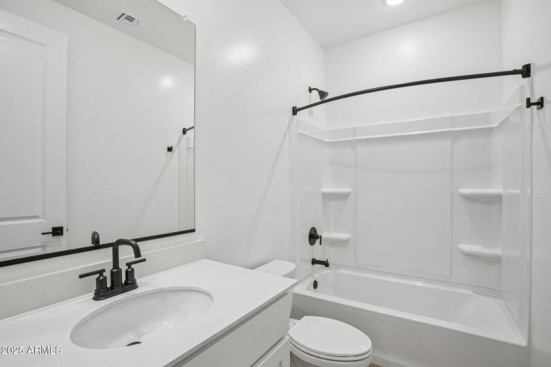 16-web-or-mls-W Hopi Trail-S0111-016