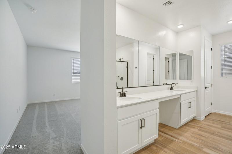 24-web-or-mls-W Hopi Trail-S0111-024