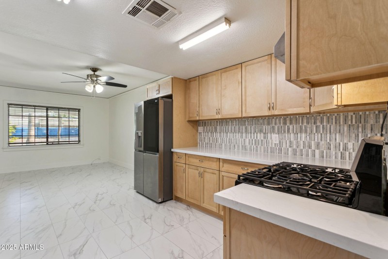 61-web-or-mls-2636-n-dayton-st