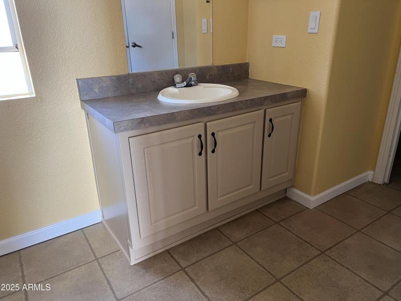 20251102_183607561_iOS