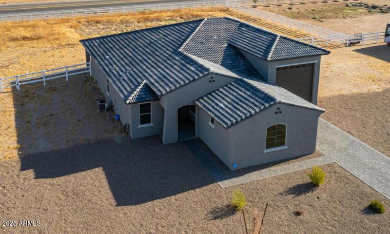 Appaloosa Front Arial