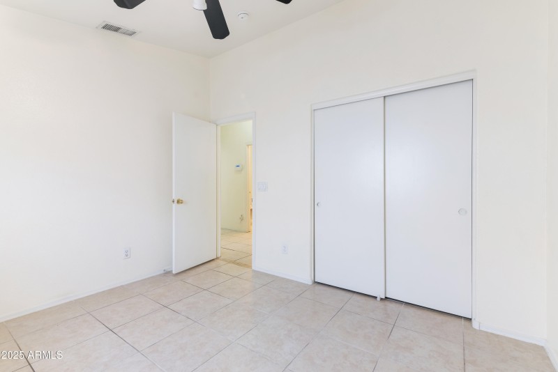 24_7414 w eugie ave-24