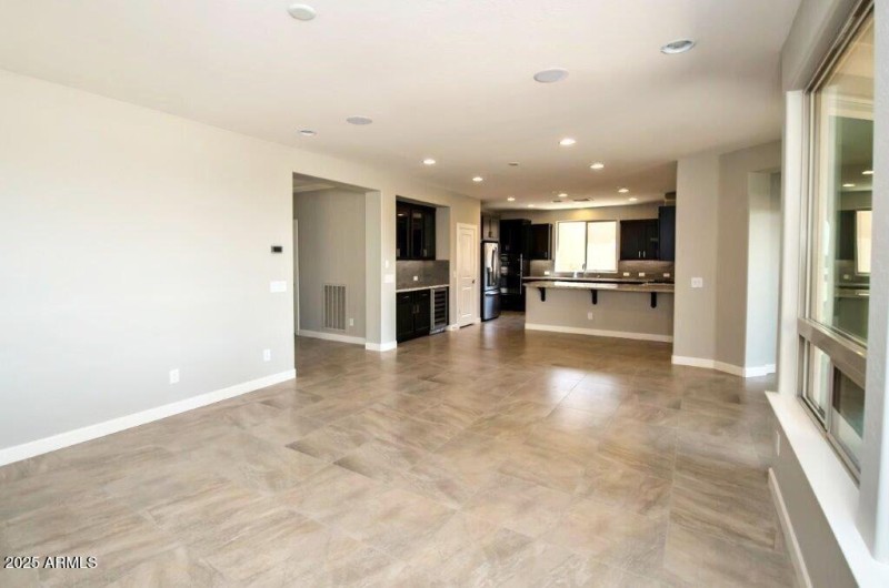 Family Room - Kitchen