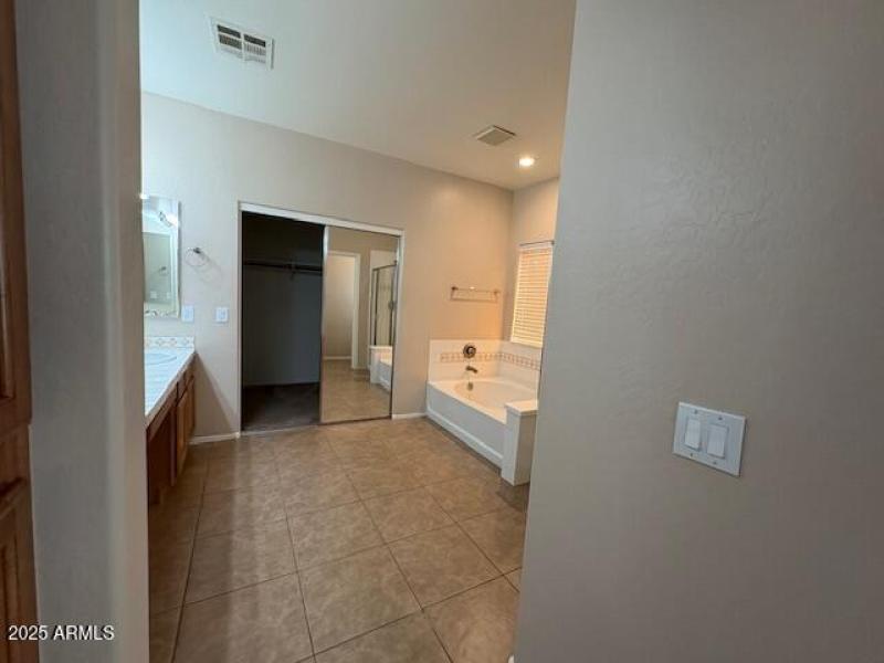 249 Kona Master bathroom