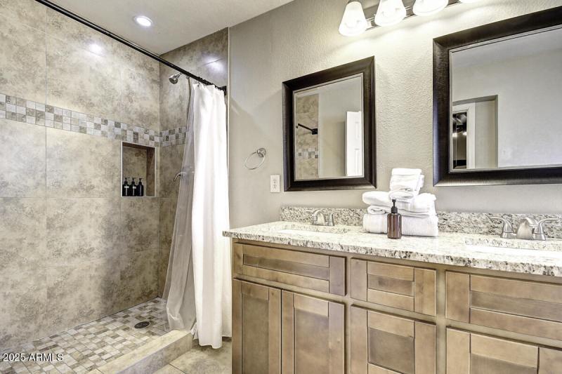 4524 E Kelton Lane Copy (24)