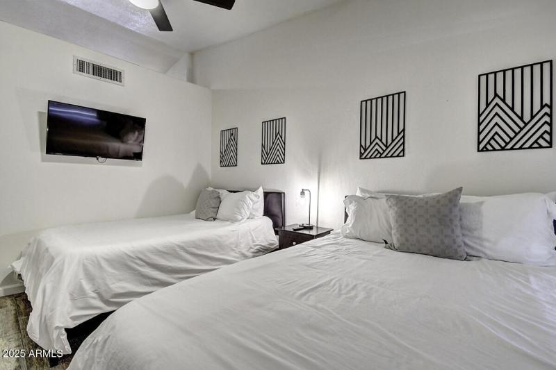 4524 E Kelton Lane Copy (25)