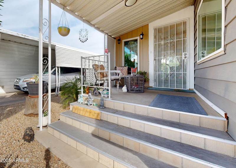 11411-N-91st-Ave-Staircase