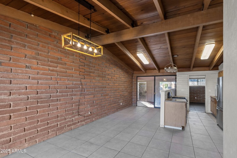 1303 N Roberts Way__004