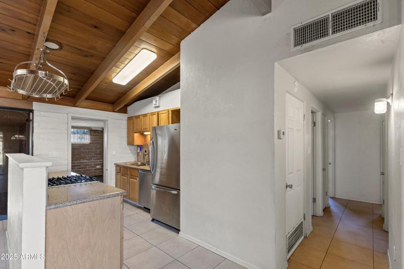 1303 N Roberts Way__007