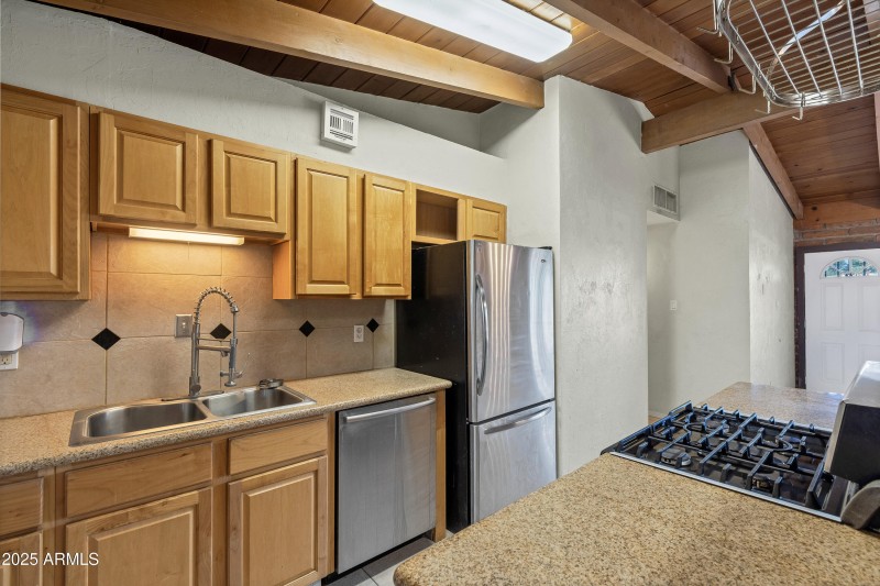 1303 N Roberts Way__009