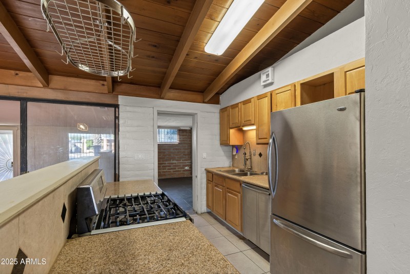 1303 N Roberts Way__011