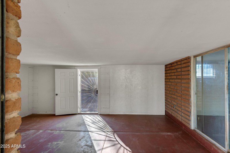 1303 N Roberts Way__012