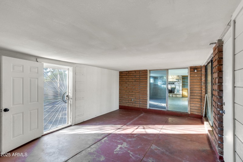 1303 N Roberts Way__013