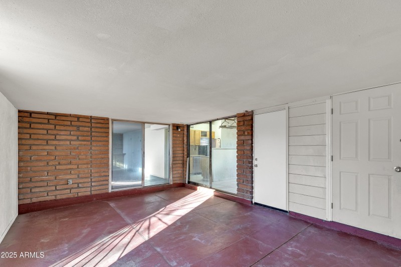 1303 N Roberts Way__014