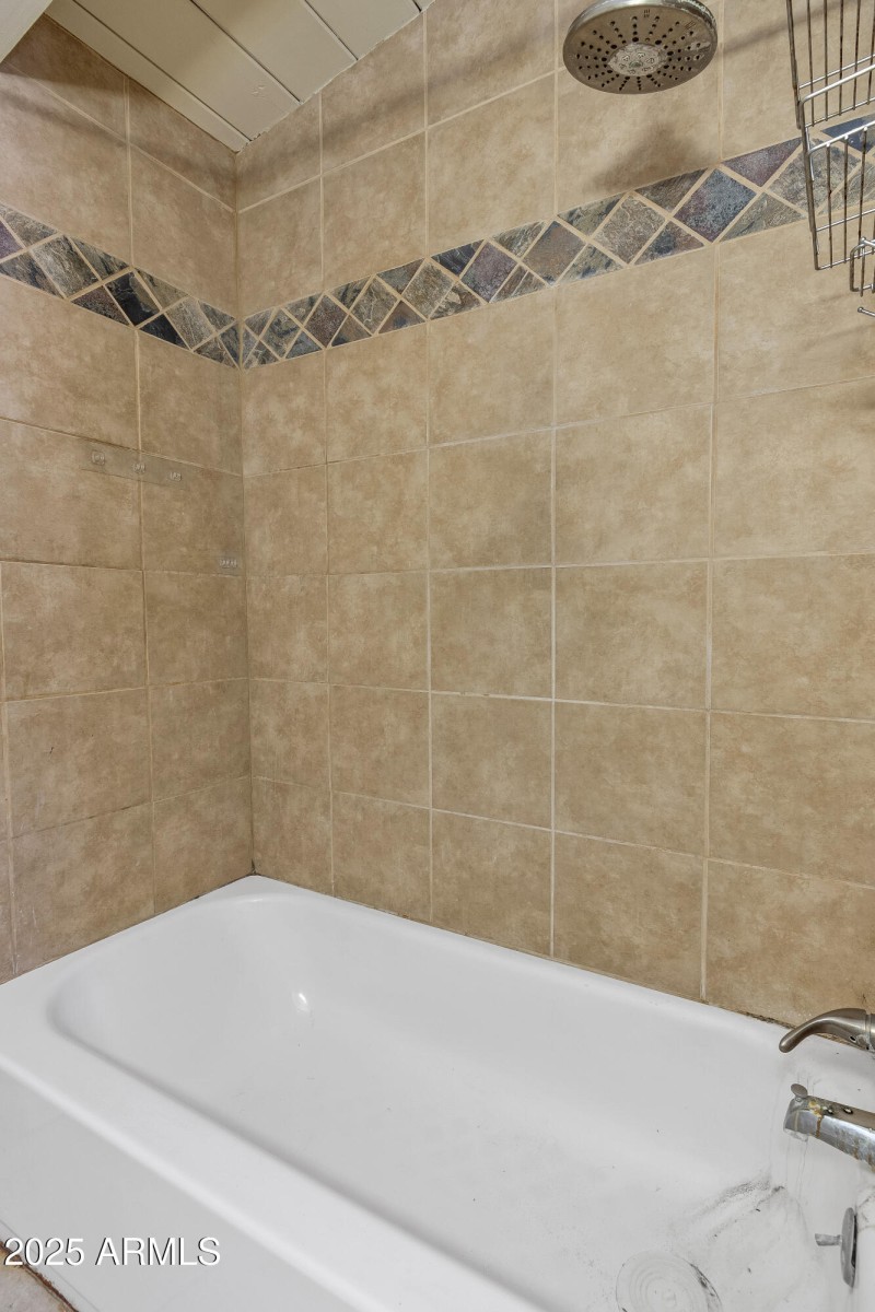 1303 N Roberts Way__025