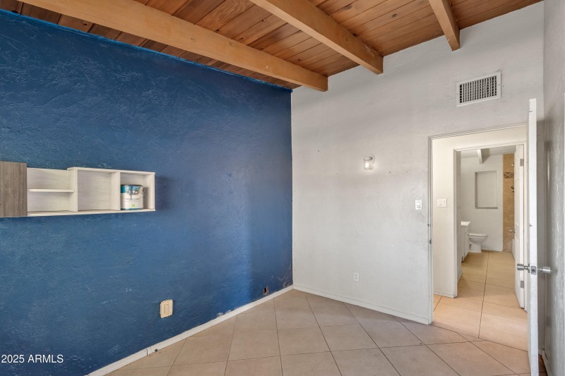 1303 N Roberts Way__030