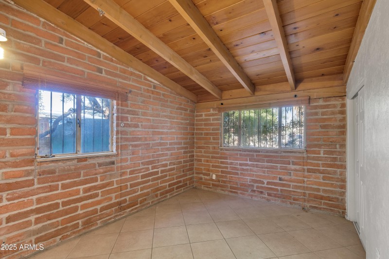 1303 N Roberts Way__031