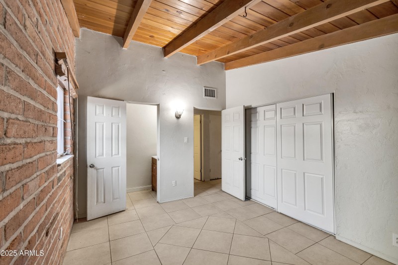 1303 N Roberts Way__037