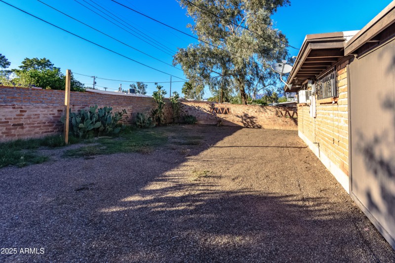 1303 N Roberts Way__041