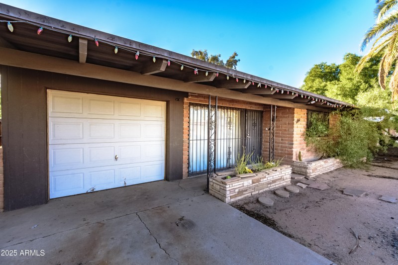 1303 N Roberts Way__082