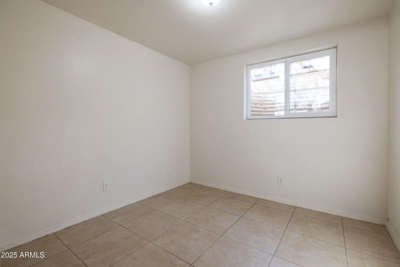 325 329 S Pioneer Interior 06