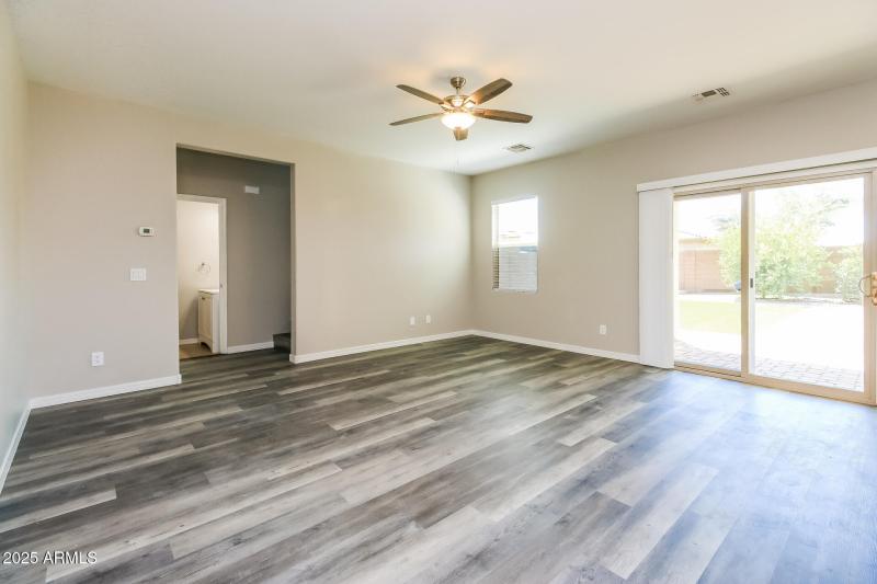 003-photo-living-room-11633999