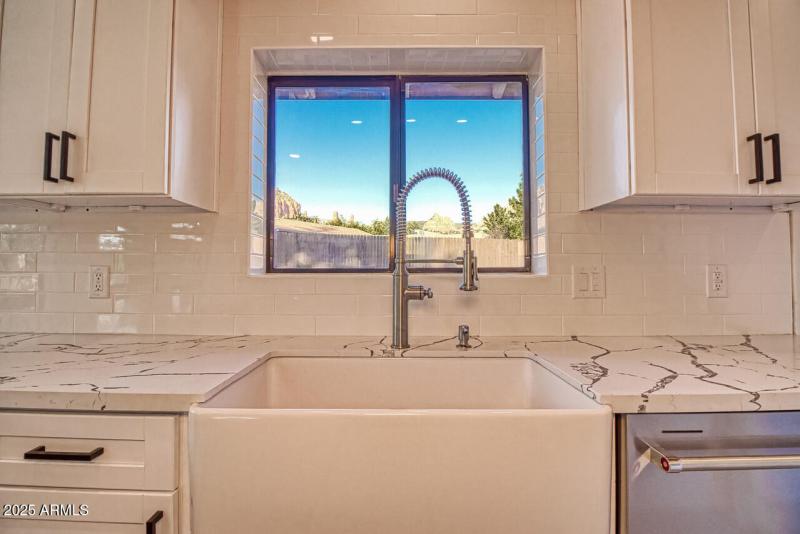 15-INT-80D-HDR-1-CR-P-Edit-IMG_1121