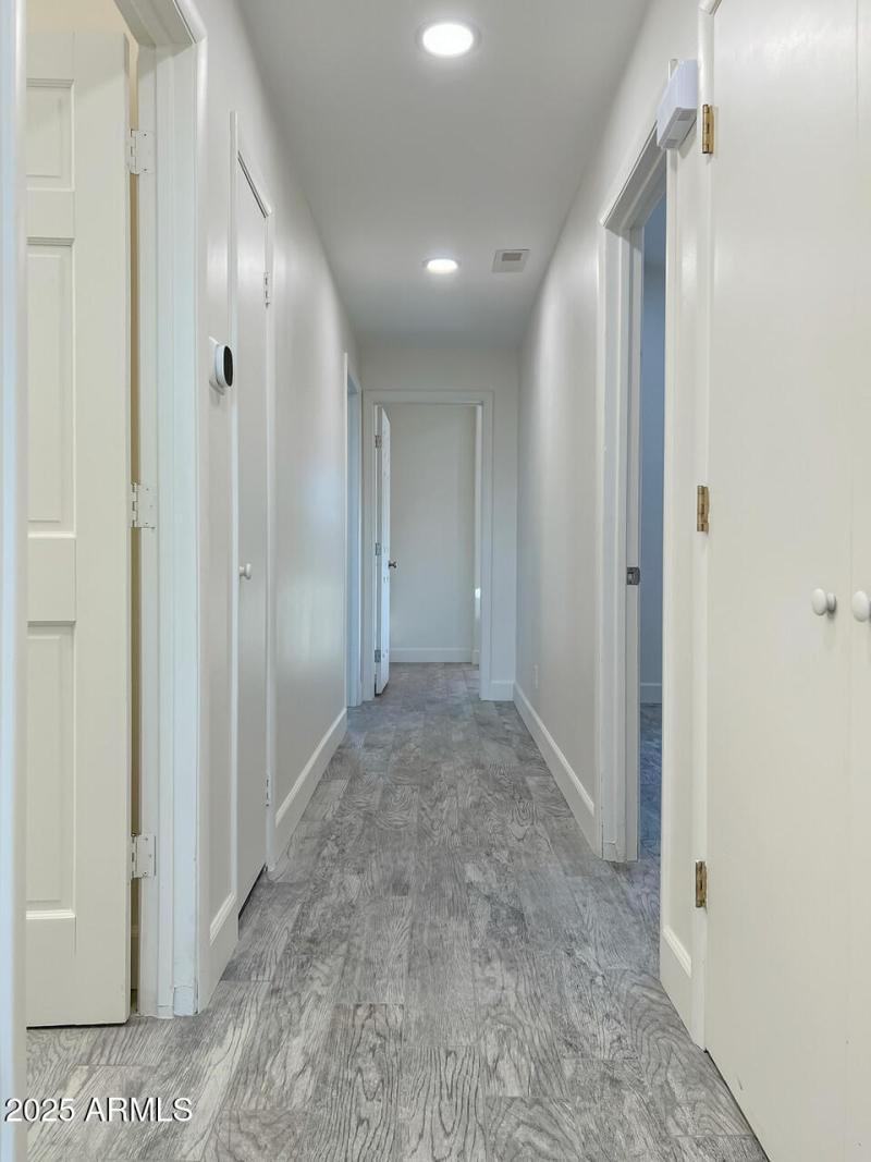 16-INT-iph-CmRaw-Pls-File_038