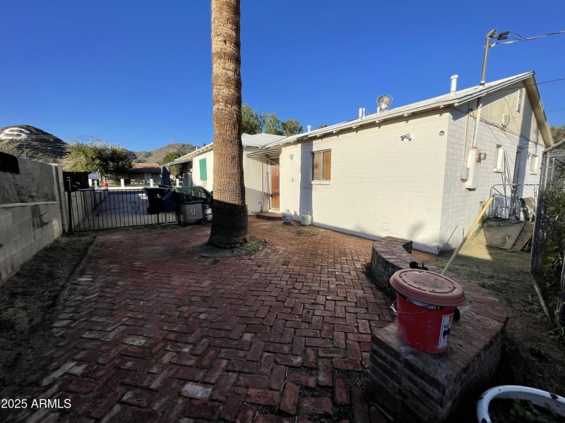 STONE PAVED COURTYARD