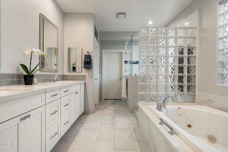 21-10836 N 95th Pl (22 of 64)