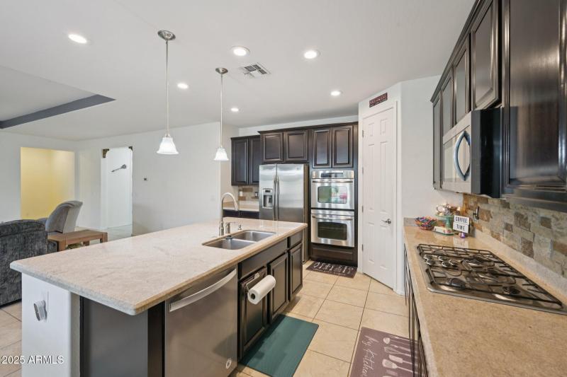 Kitchen with gas cooktop