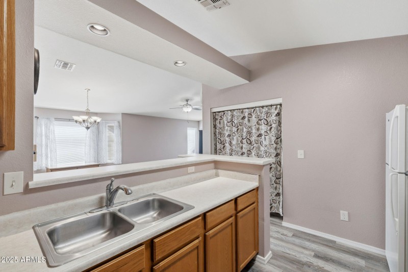 009__645 W Mirage Loop