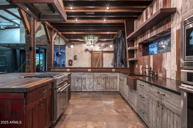 HIDEAWAY KITCHEN/BAR