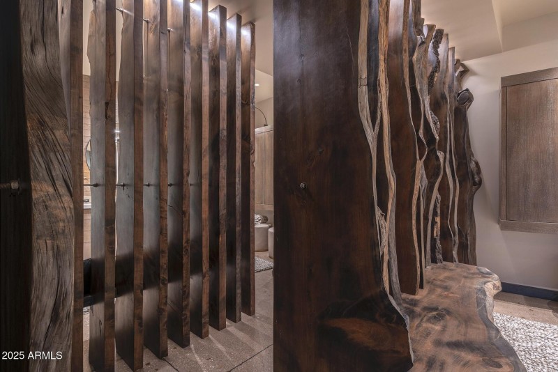 WELLNESS LOCKER ROOM