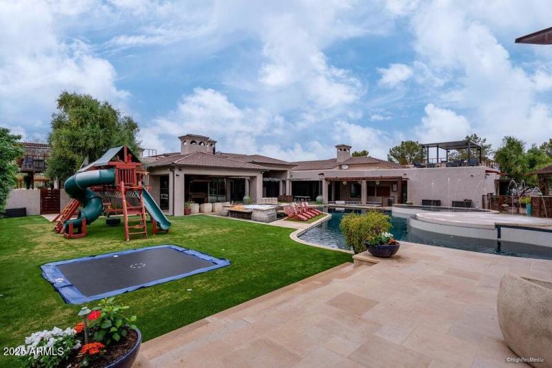 ENTERTAINERS PARADISE