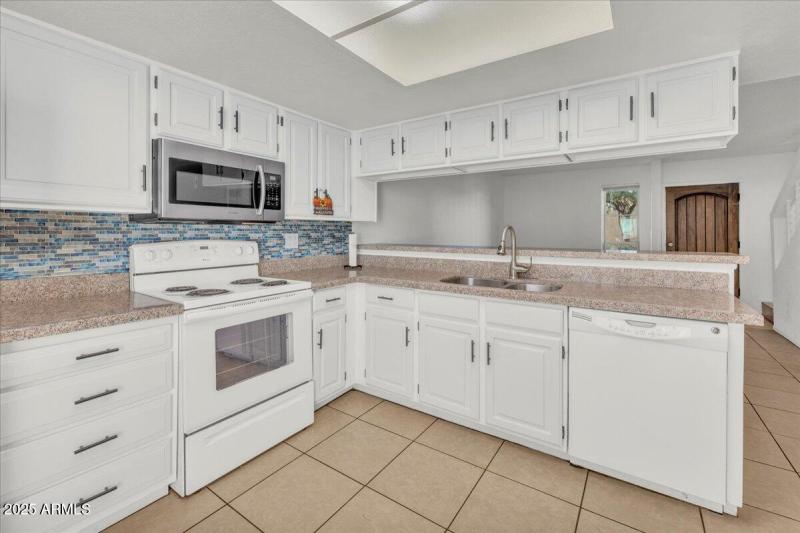 06-2437_E_Tracy_Ln_#2_5