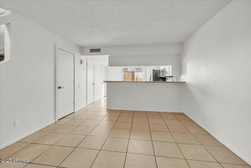 05-2437_E_Tracy_Ln_#2_2