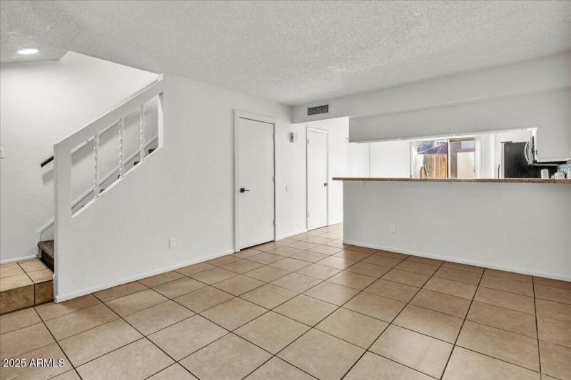 04-2437_E_Tracy_Ln_#2_3