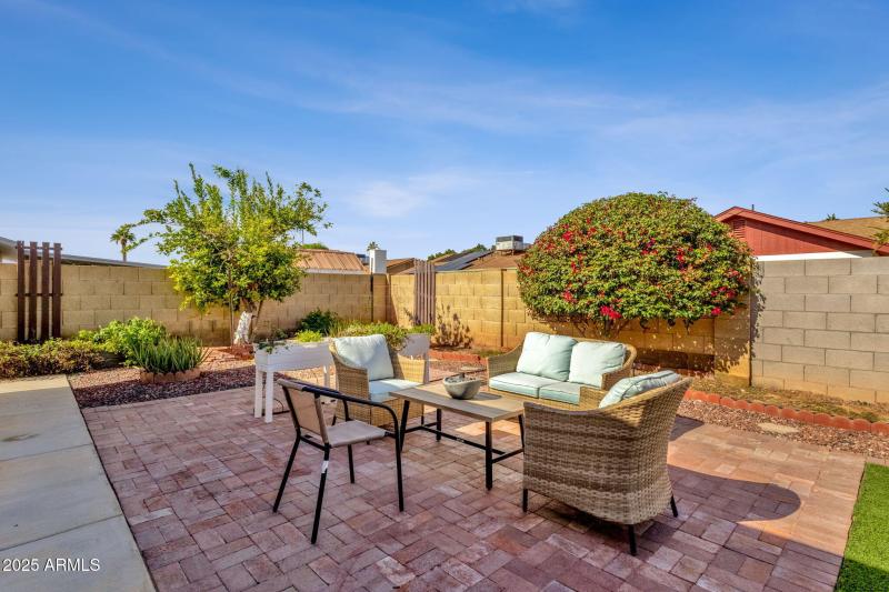 35-web-or-mls-1704-e-bell-de-mar-dr