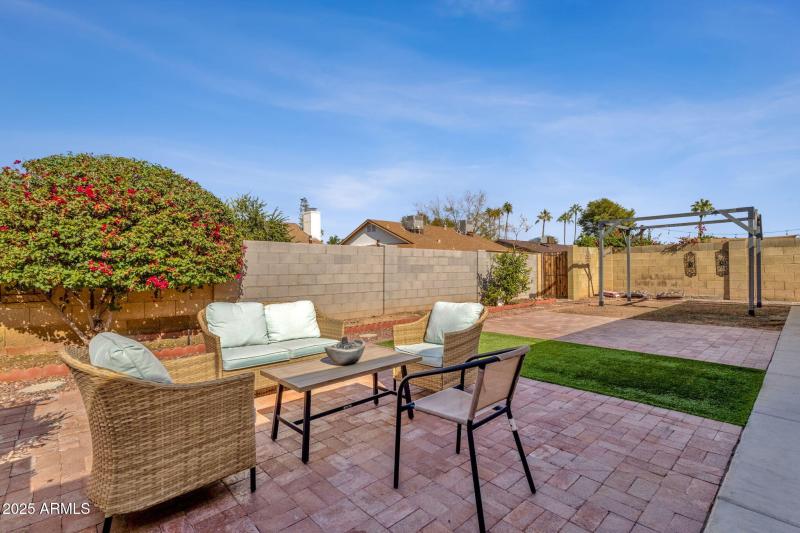 37-web-or-mls-1704-e-bell-de-mar-dr