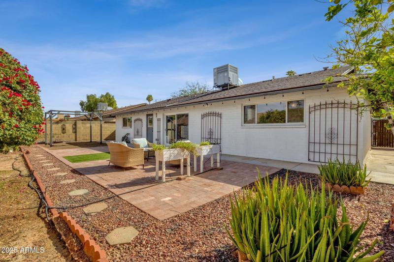 38-web-or-mls-1704-e-bell-de-mar-dr