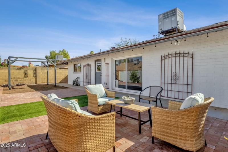 39-web-or-mls-1704-e-bell-de-mar-dr