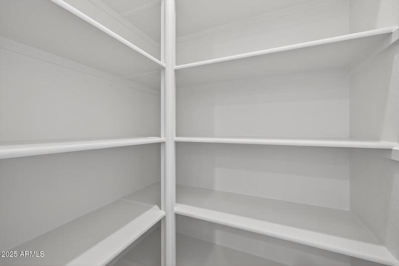 36)PANTRY