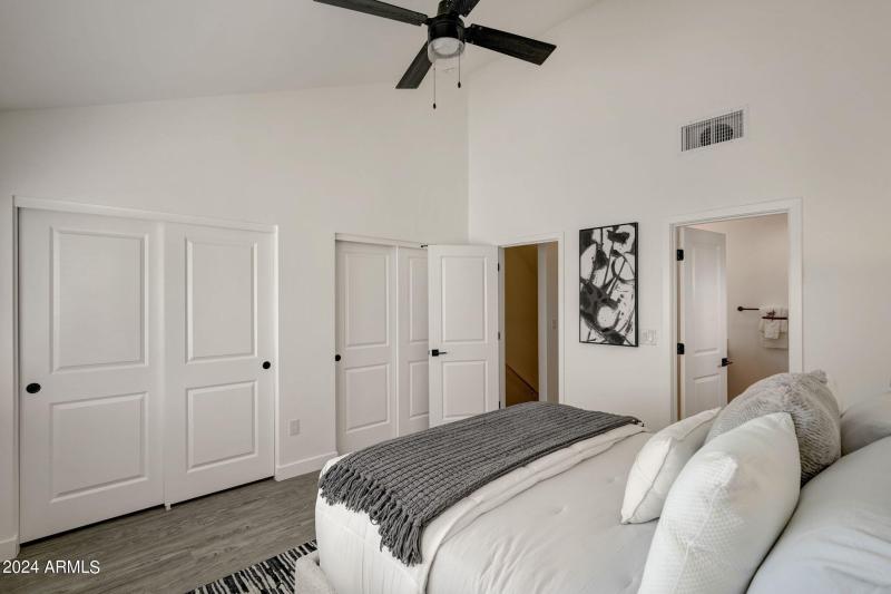 50367-3645 E Earll Dr-017