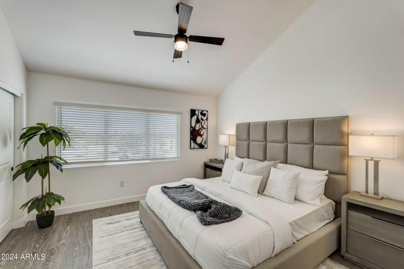 50367-3645 E Earll Dr-022