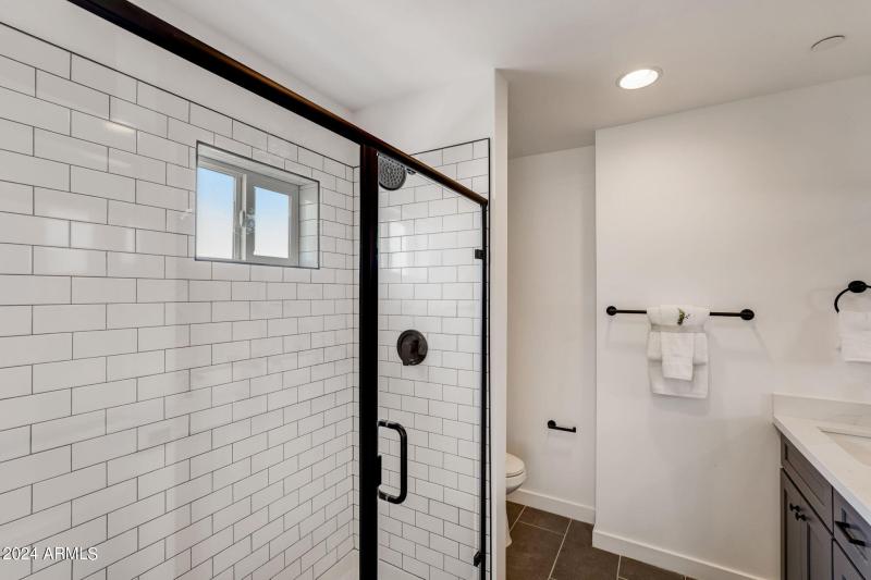 50367-3645 E Earll Dr-026