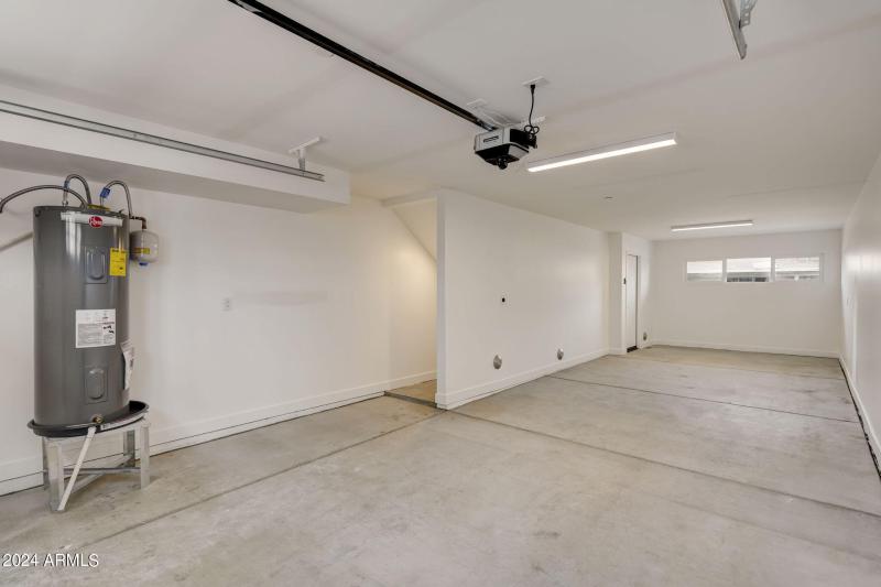 50367-3645 E Earll Dr-030