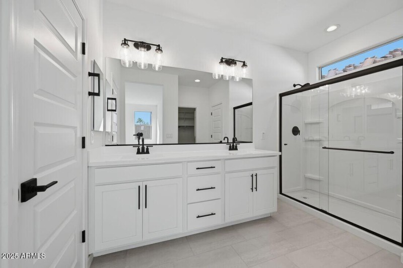 8827 W PASADENA Avenue - Ready Now!