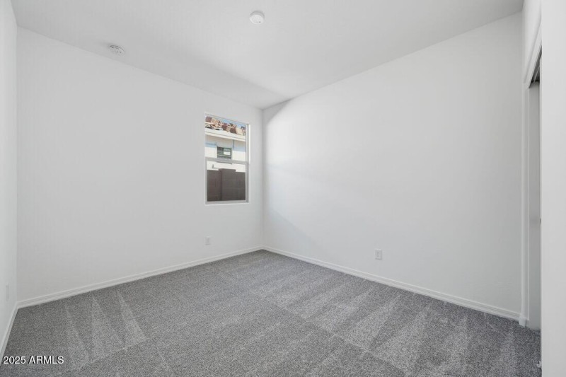 8827 W PASADENA Avenue - Ready Now!