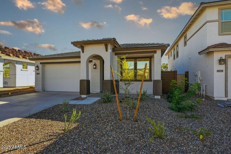 8827 W PASADENA Avenue - Ready Now!